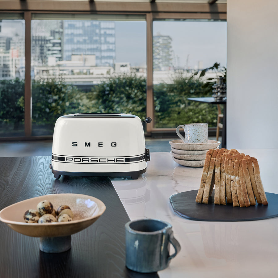 Porsche Design x Smeg – Grille-pain édition limitée